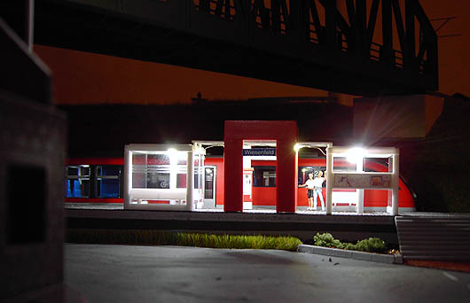 Der Bahnhof war schon vor etwa einem Jahr mit vier LEDs ausgestattet worden und wurde jetzt endlich richtig verkabelt