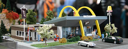 McDonald's Restaurant mit McCafé von Vollmer