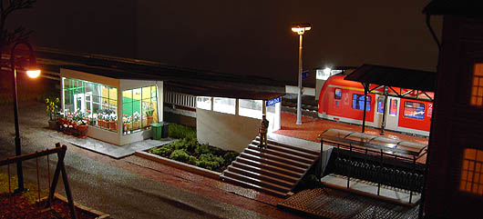 Neuburg Bahnhofstraße bei Nacht