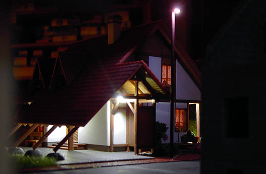 Mit fünf Leuchten ausgestattetes Wohnhaus in Wiesenfeld