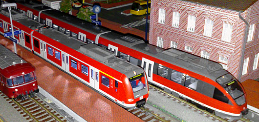 Triebwagen mit neuer Innenbeleuchtung im Hauptbahnhof