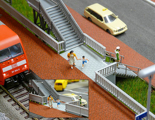 Detailgetreu gestalteter Bahnsteigzugang
